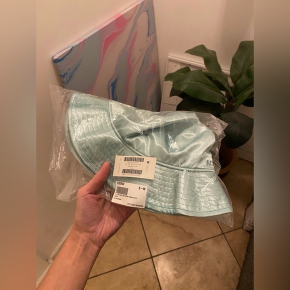 Acne Studios Reversible Mint & Gray Embroidered Bucket Hat - Picture 4 of 6